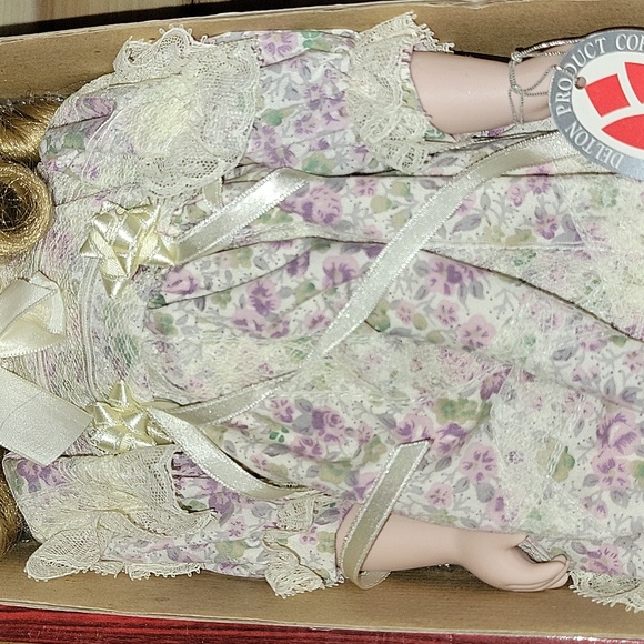 Collectible Vintage NWT Porcelain Doll - Picture 3 of 8